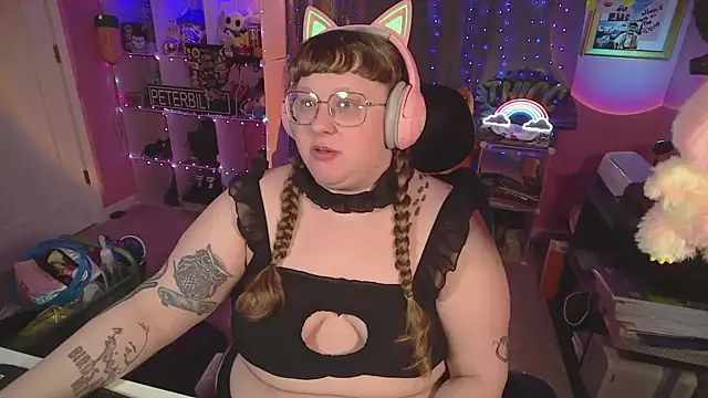 Snapshot of FatVeronica chatting on February 6, 2:09 pm FatVeronica online show from February 6, 2:09 pm