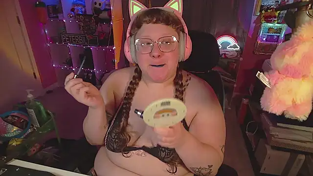 Snapshot of FatVeronica chatting on February 19, 7:32 pm FatVeronica online show from February 19, 7:32 pm