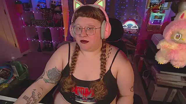 Snapshot of FatVeronica chatting on February 20, 6:19 pm FatVeronica online show from February 20, 6:19 pm
