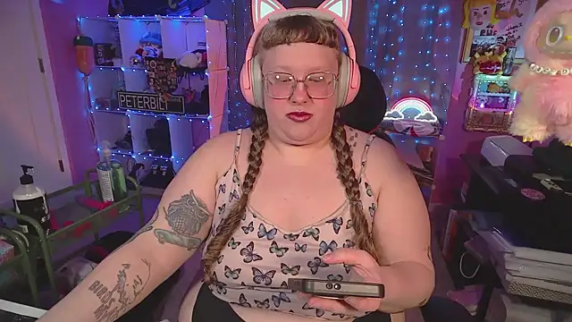 Snapshot of FatVeronica chatting on March 14, 9:15 am FatVeronica online show from March 14, 9:15 am