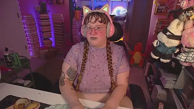 FatVeronica online show from June 25, 5:17 pm