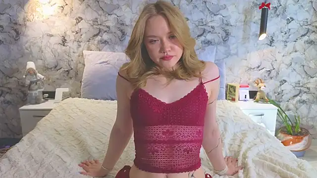 Snapshot of Aurora_Golden1 chatting on May 1, 3:22 am Aurora Golden1 online show from May 1, 3:22 am