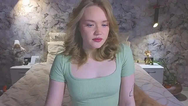 Snapshot of Aurora_Golden1 chatting on May 3, 9:32 pm Aurora Golden1 online show from May 3, 9:32 pm