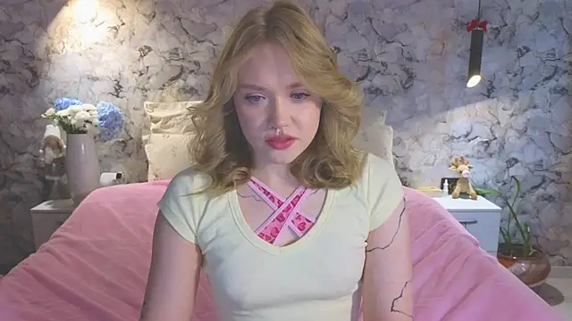 Snapshot of Aurora_Golden1 chatting on May 13, 12:30 am Aurora Golden1 online show from May 13, 12:30 am