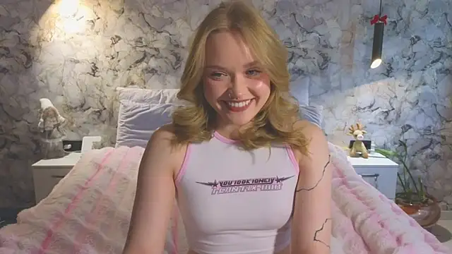 Snapshot of Aurora_Golden1 chatting on May 28, 12:35 pm Aurora Golden1 online show from May 28, 12:35 pm