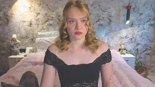 Snapshot of Aurora_Golden1 chatting on June 6, 12:32 pm Aurora Golden1 online show from June 6, 12:32 pm