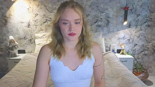 Snapshot of Aurora_Golden1 chatting on July 28, 11:39 am Aurora Golden1 online show from July 28, 11:39 am