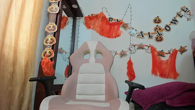 Snapshot of jessica_hot_28 chatting on October 30, 6:19 pm jessica hot 28 online show from October 30, 6:19 pm