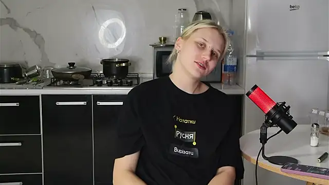 Snapshot of MertyXX chatting on February 5, 11:31 pm MertyXX online show from February 5, 11:31 pm