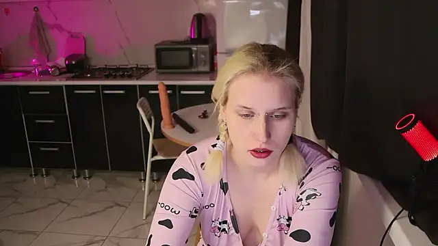 Snapshot of MertyXX chatting on February 8, 10:24 pm MertyXX online show from February 8, 10:24 pm