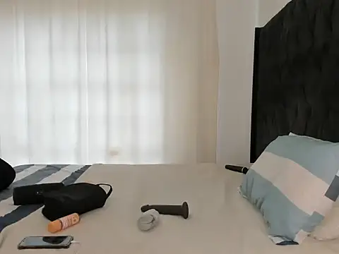 Snapshot of Ass-Queen chatting on November 18, 8:19 am Ass-Queen online show from November 18, 8:19 am