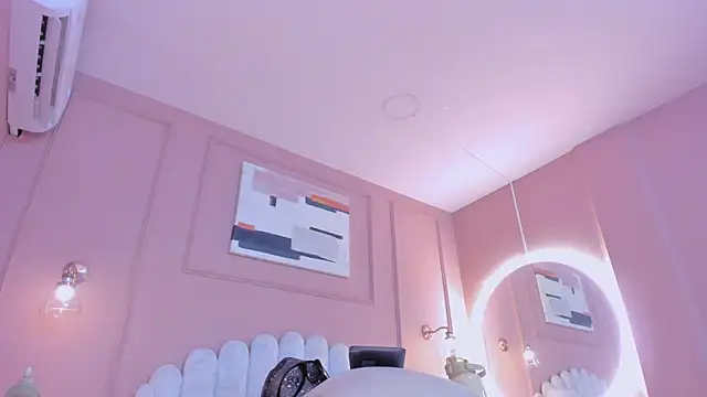 Snapshot of lia_ass_ chatting on February 6, 10:48 am lia ass online show from February 6, 10:48 am