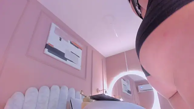 Snapshot of lia_ass_ chatting on February 18, 1:44 pm lia ass online show from February 18, 1:44 pm