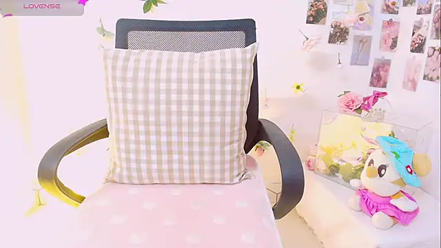 Snapshot of Embez-Damdang chatting on December 18, 3:33 pm Embez-Damdang online show from December 18, 3:33 pm