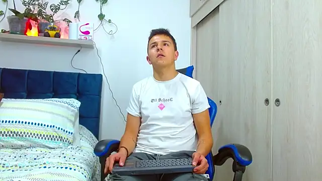 Snapshot of flint_ryan chatting on February 20, 7:47 pm flint ryan online show from February 20, 7:47 pm