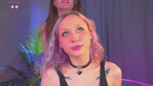 Snapshot of Kinky_Girls chatting on December 25, 10:37 pm Kinky Girls online show from December 25, 10:37 pm