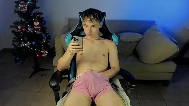 Snapshot of marcusmit chatting on December 13, 7:43 pm marcusmit online show from December 13, 7:43 pm