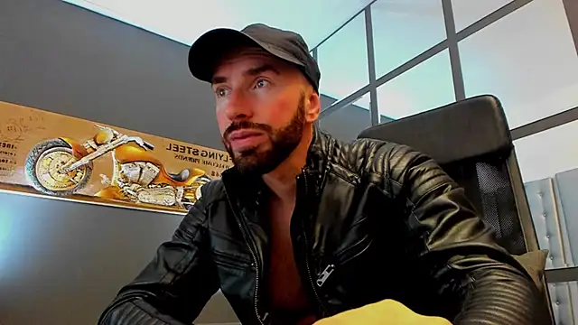 Snapshot of AronGrant chatting on January 10, 11:01 am AronGrant online show from January 10, 11:01 am