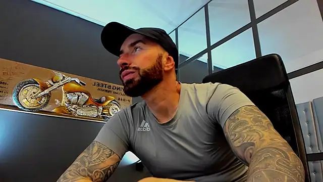 Snapshot of AronGrant chatting on January 12, 10:20 am AronGrant online show from January 12, 10:20 am