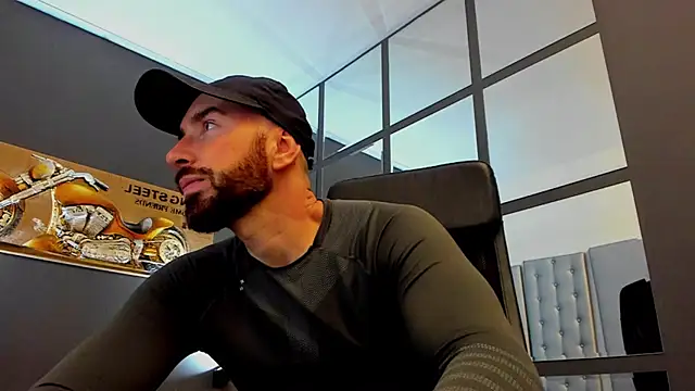 Snapshot of AronGrant chatting on January 13, 10:20 am AronGrant online show from January 13, 10:20 am