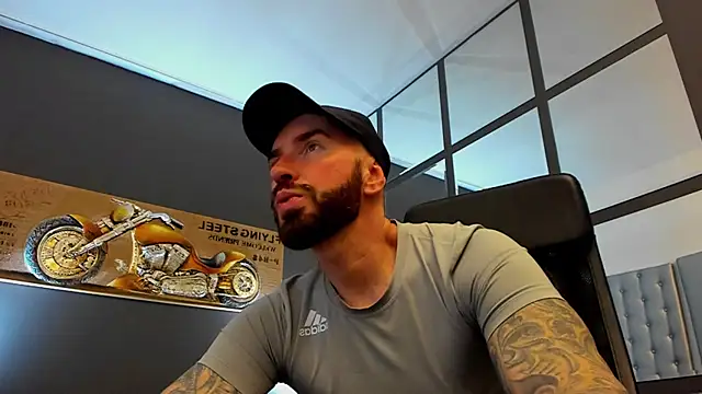 Snapshot of AronGrant chatting on January 17, 10:31 am AronGrant online show from January 17, 10:31 am