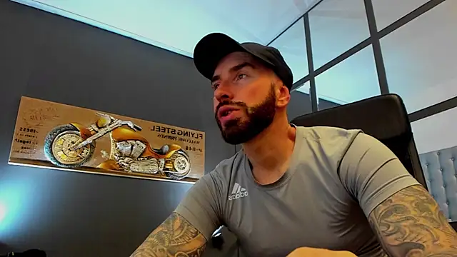 Snapshot of AronGrant chatting on January 18, 10:30 am AronGrant online show from January 18, 10:30 am