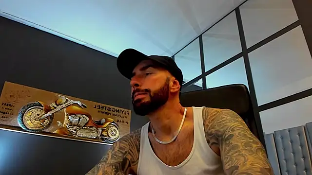 Snapshot of AronGrant chatting on February 5, 9:58 am AronGrant online show from February 5, 9:58 am