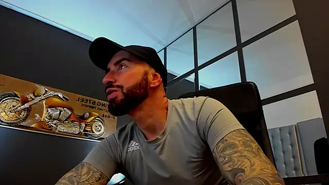 Snapshot of AronGrant chatting on February 6, 9:45 am AronGrant online show from February 6, 9:45 am