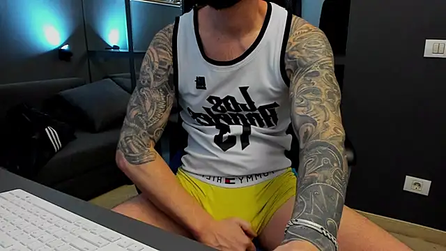 Snapshot of AronGrant chatting on February 8, 9:56 am AronGrant online show from February 8, 9:56 am