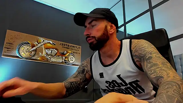 Snapshot of AronGrant chatting on February 9, 10:41 am AronGrant online show from February 9, 10:41 am