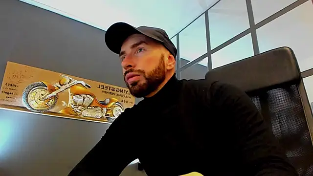 Snapshot of AronGrant chatting on February 10, 9:02 am AronGrant online show from February 10, 9:02 am