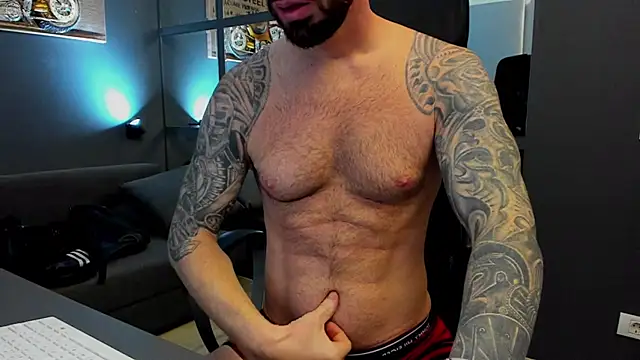 Snapshot of AronGrant chatting on February 13, 10:00 am AronGrant online show from February 13, 10:00 am