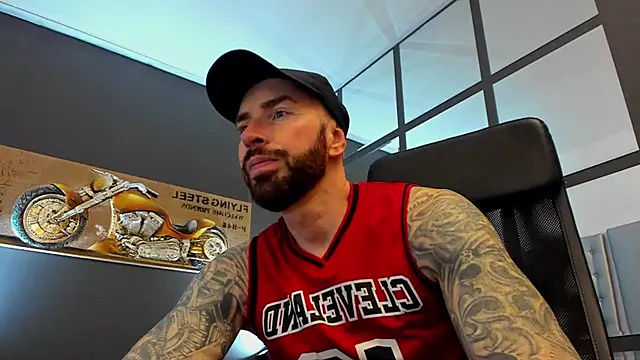 Snapshot of AronGrant chatting on February 14, 9:39 am AronGrant online show from February 14, 9:39 am