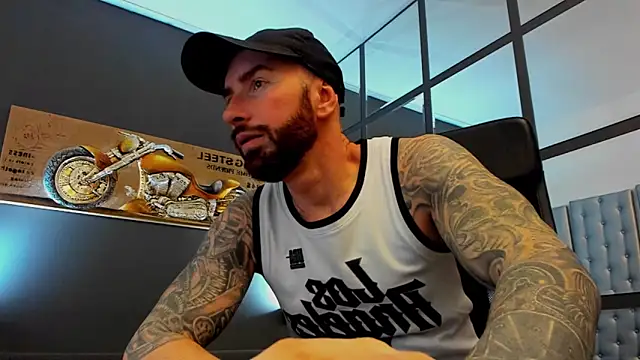 Snapshot of AronGrant chatting on February 16, 11:28 am AronGrant online show from February 16, 11:28 am