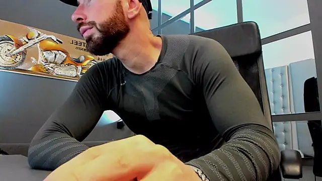 Snapshot of AronGrant chatting on February 18, 10:22 am AronGrant online show from February 18, 10:22 am