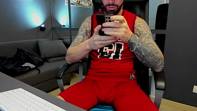 Snapshot of AronGrant chatting on February 20, 11:22 am AronGrant online show from February 20, 11:22 am