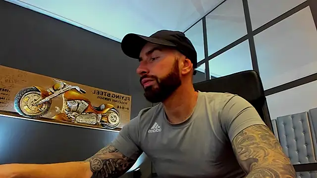 Snapshot of AronGrant chatting on February 22, 10:14 am AronGrant online show from February 22, 10:14 am