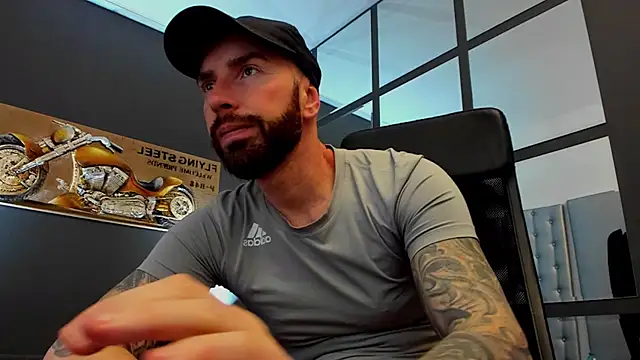 Snapshot of AronGrant chatting on February 23, 10:34 am AronGrant online show from February 23, 10:34 am