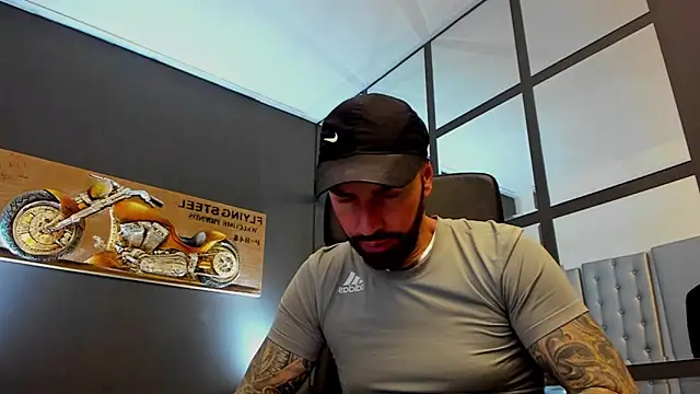 Snapshot of AronGrant chatting on February 24, 9:18 am AronGrant online show from February 24, 9:18 am