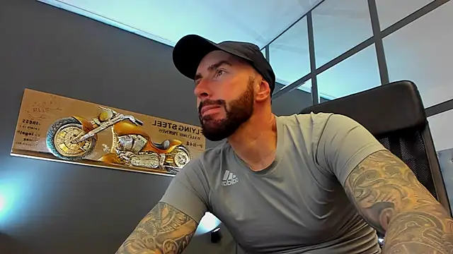 Snapshot of AronGrant chatting on March 1, 10:39 am AronGrant online show from March 1, 10:39 am