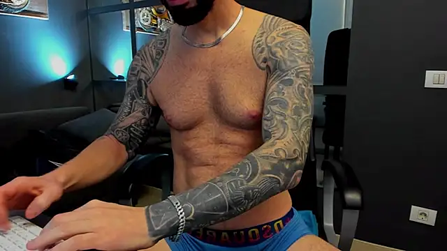 Snapshot of AronGrant chatting on March 2, 10:44 am AronGrant online show from March 2, 10:44 am