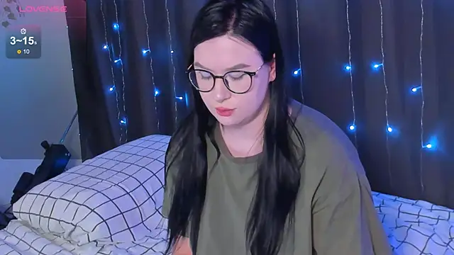 Snapshot of MyNameIsLilith chatting on January 29, 8:18 am MyNameIsLilith online show from January 29, 8:18 am