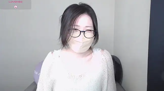 Snapshot of _NOA-chan_ chatting on March 8, 3:35 pm NOA-chan online show from March 8, 3:35 pm