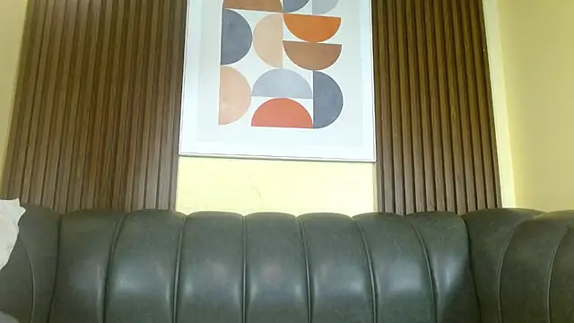 Nicole Ramires online show from November 6, 4:30 pm