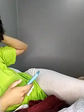 Snapshot of Su_Duarte_1 chatting on October 22, 2:45 am Su Duarte 1 online show from October 22, 2:45 am