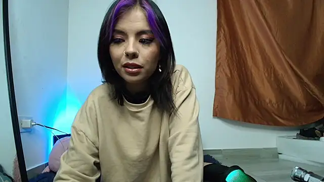 Snapshot of Alicia_Ortiiz chatting on March 2, 12:20 am Alicia Ortiiz online show from March 2, 12:20 am