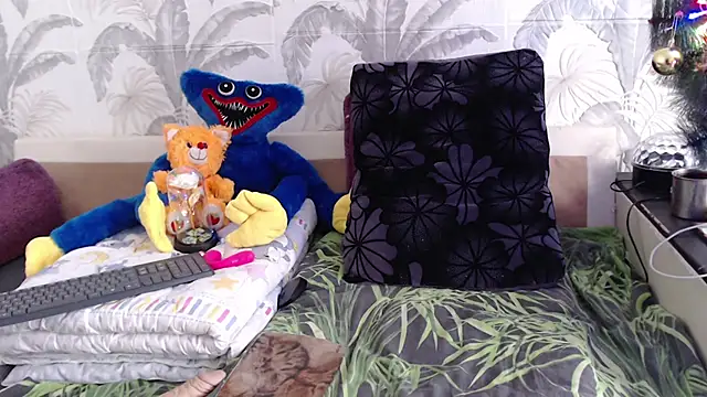 Snapshot of CamDiva113 chatting on February 8, 7:04 am CamDiva113 online show from February 8, 7:04 am