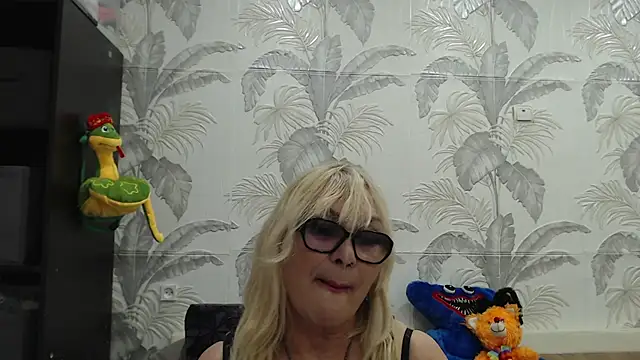 Snapshot of CamDiva113 chatting on March 20, 3:04 pm CamDiva113 online show from March 20, 3:04 pm