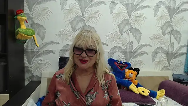 Snapshot of CamDiva113 chatting on March 21, 10:39 pm CamDiva113 online show from March 21, 10:39 pm