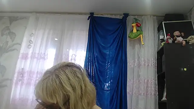 Snapshot of CamDiva113 chatting on September 27, 12:10 pm CamDiva113 online show from September 27, 12:10 pm